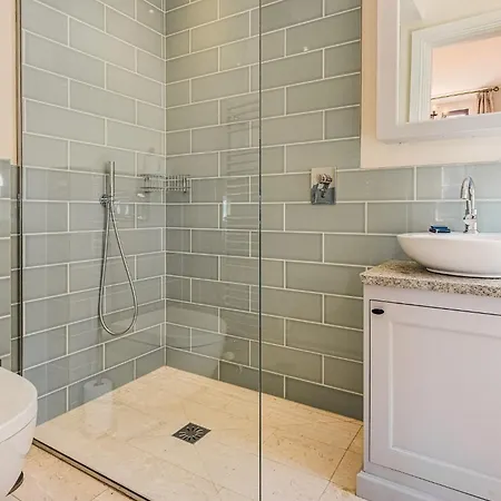 Aiguille Du Midi - Alpes Travel - Sleeps 6 Chamonix