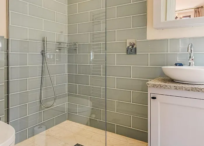 Aiguille Du Midi - Alpes Travel - Sleeps 6 Chamonix